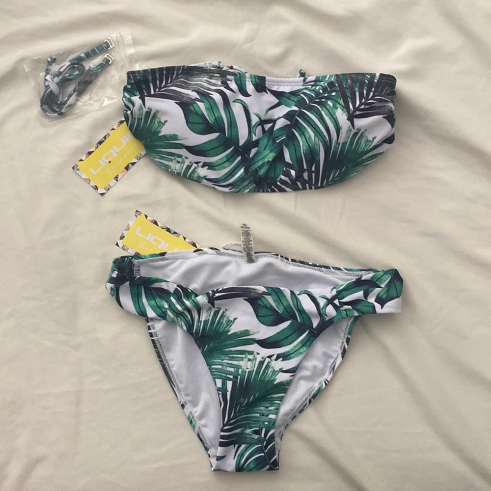Palm bikini NWT size small smoke free home